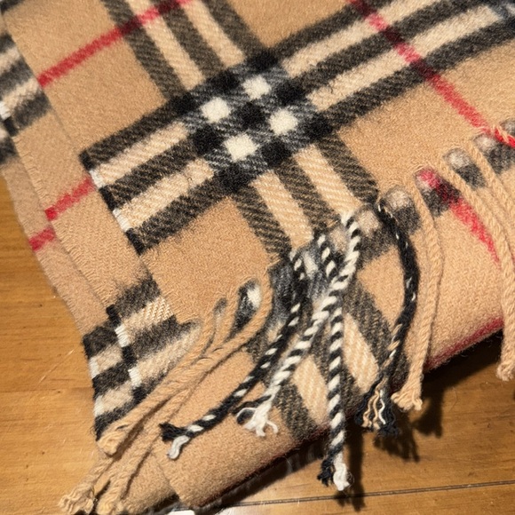 Authentic Nova Check Burberry Lambs Wool Muffler - Picture 5 of 6